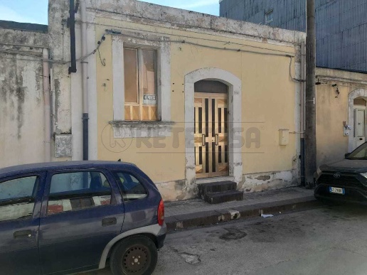 casa indipendente in vendita a Floridia