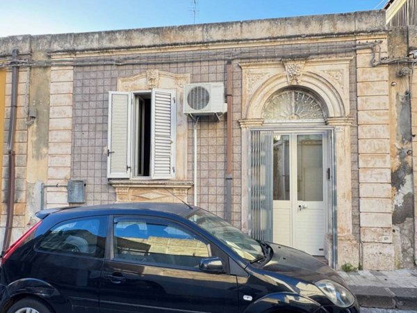 casa indipendente in vendita a Floridia