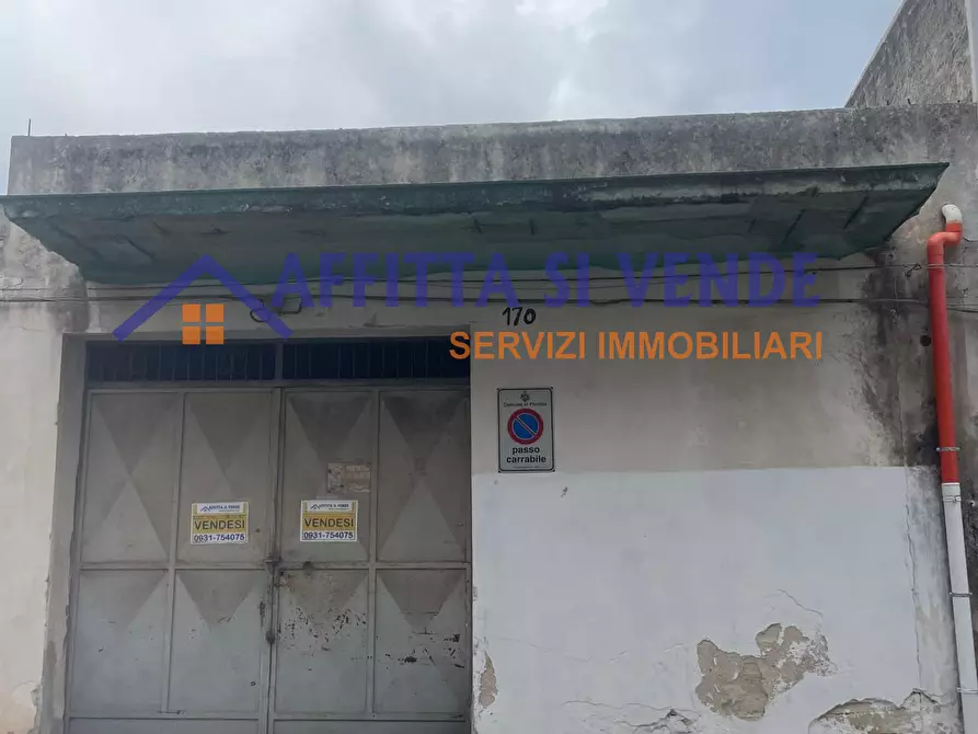 locale di sgombero in vendita a Floridia