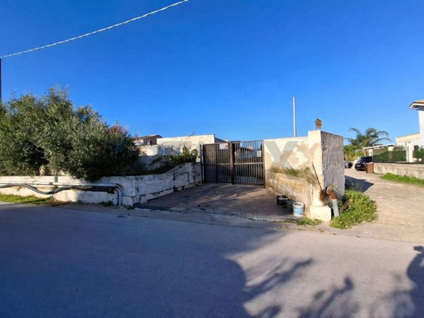 casa indipendente in vendita a Floridia