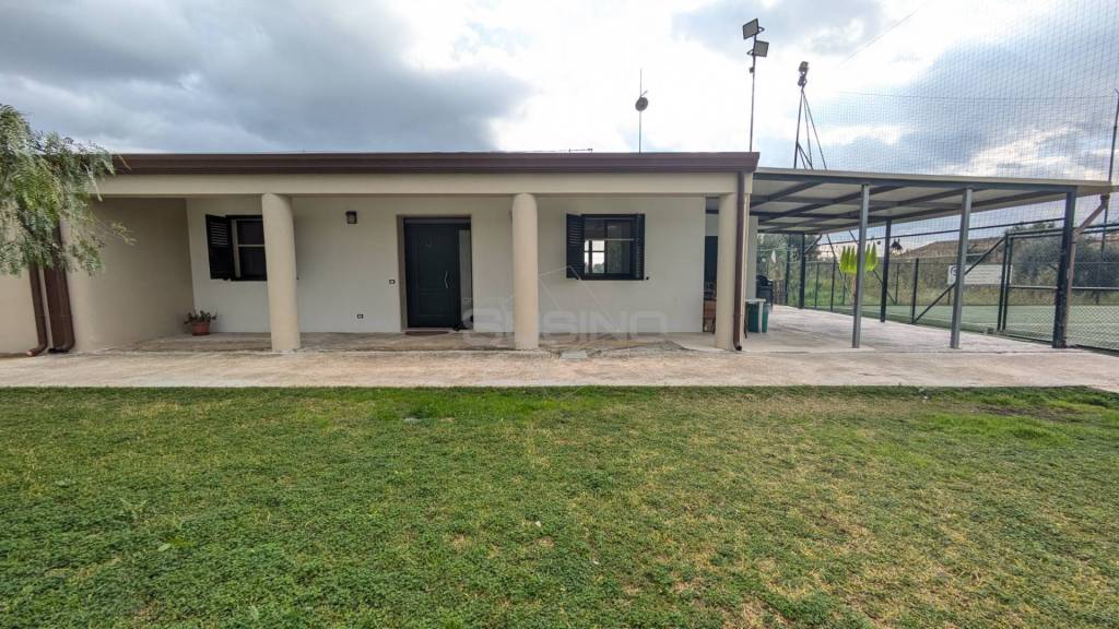 casa indipendente in vendita a Floridia