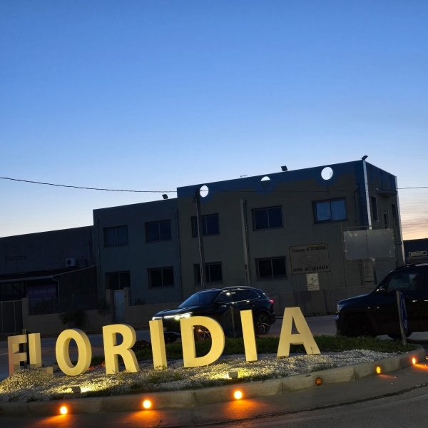 locale commerciale in vendita a Floridia