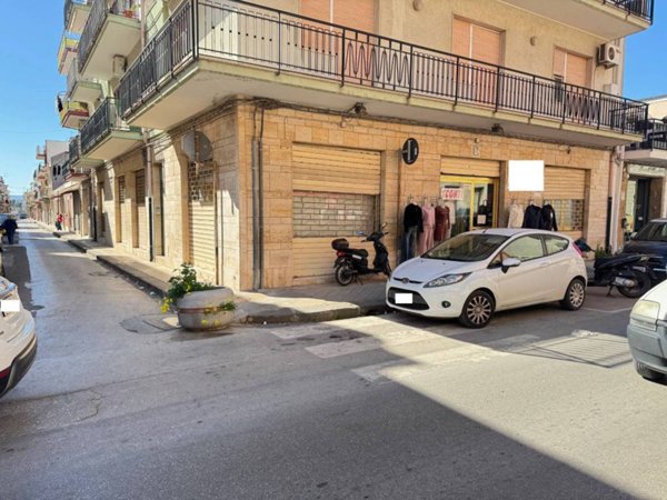negozio in vendita a Floridia
