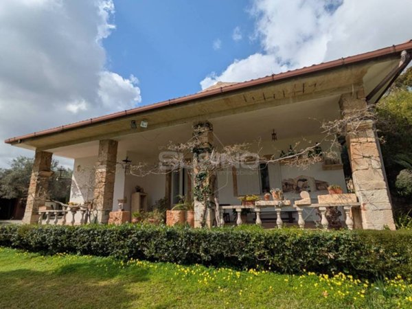 casa indipendente in vendita a Floridia