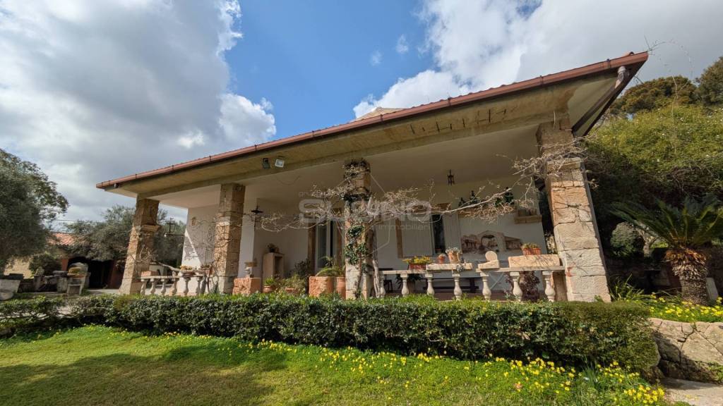 casa indipendente in vendita a Floridia