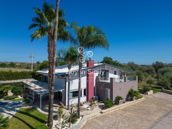 casa indipendente in vendita a Floridia
