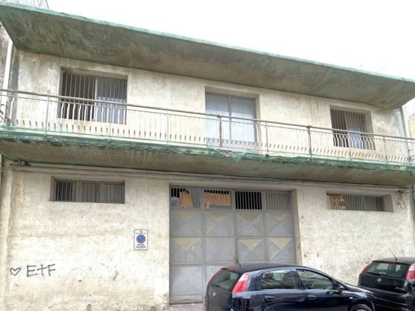 locale di sgombero in vendita a Floridia
