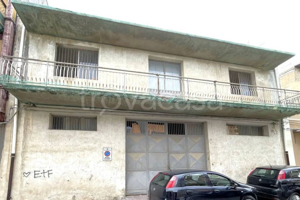 locale di sgombero in vendita a Floridia