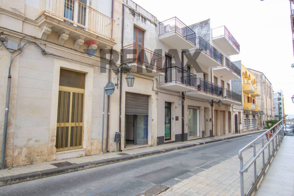 locale commerciale in vendita a Floridia
