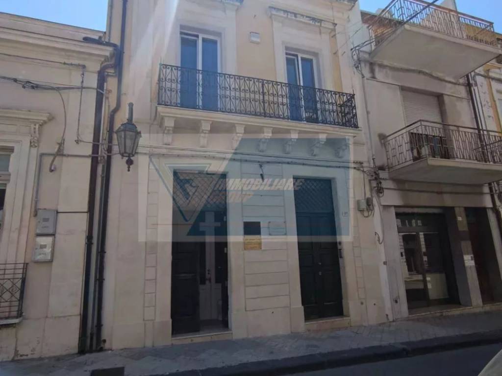 intera palazzina in vendita a Floridia