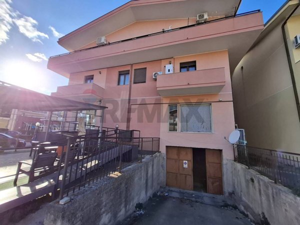 locale di sgombero in vendita a Floridia