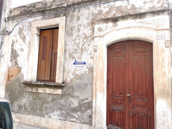 casa indipendente in vendita a Floridia