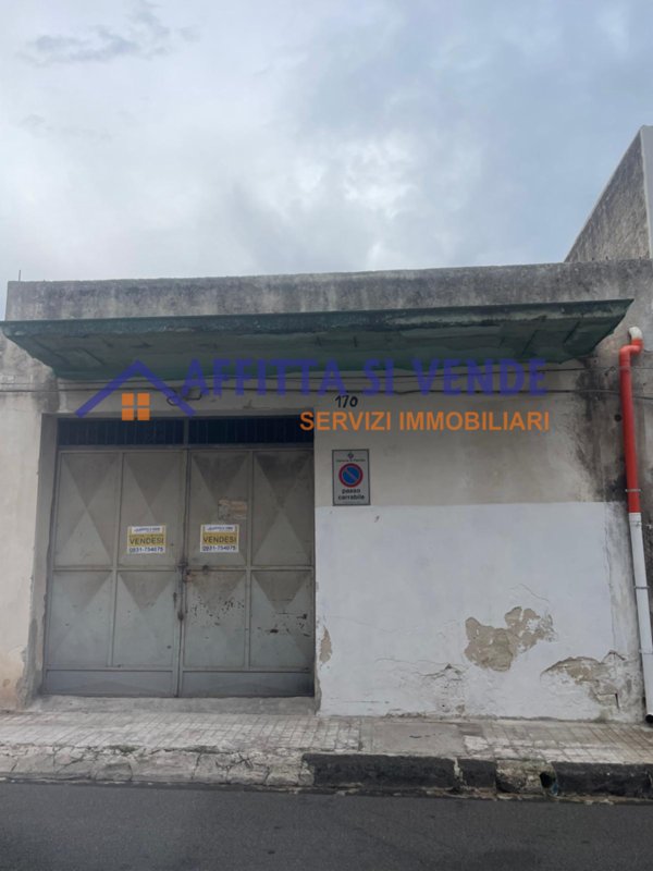 locale di sgombero in vendita a Floridia