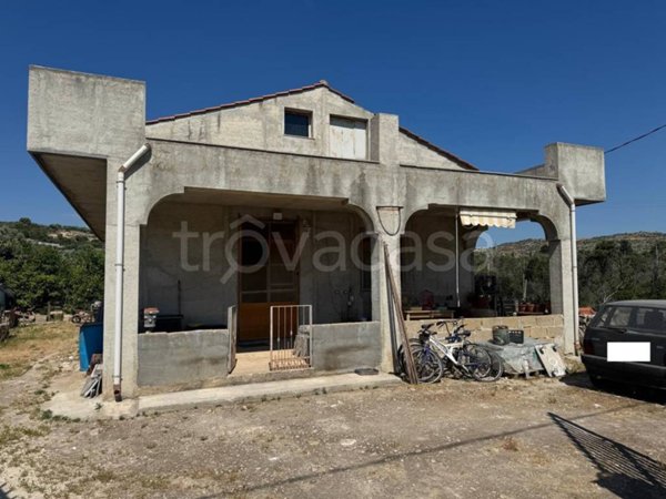 casa indipendente in vendita a Floridia