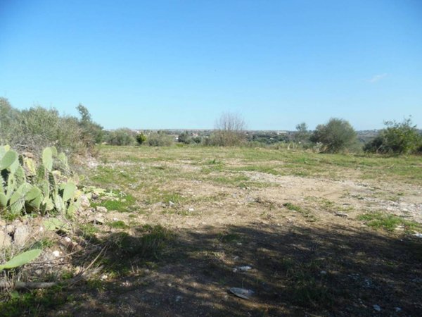 terreno edificabile in vendita a Floridia