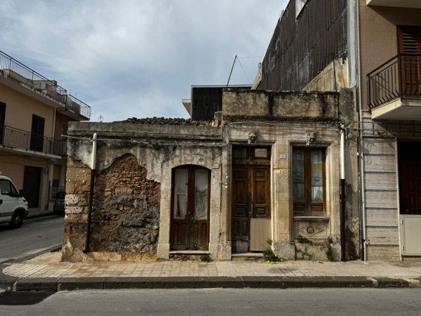 casa indipendente in vendita a Floridia