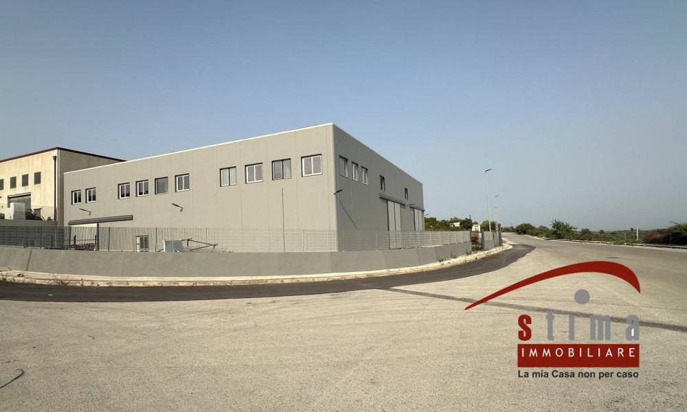 locale di sgombero in vendita a Floridia