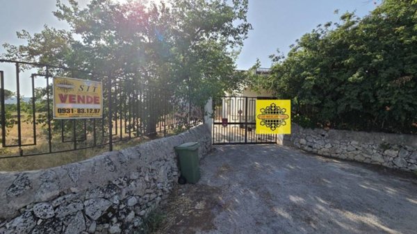 casa indipendente in vendita a Floridia