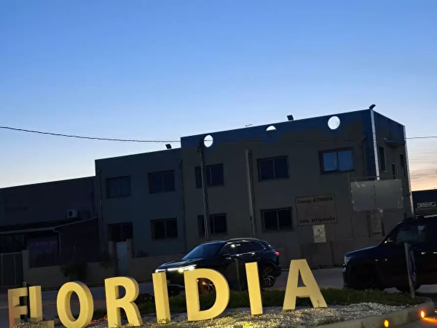 locale commerciale in vendita a Floridia