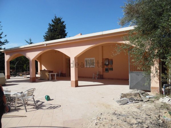 casa indipendente in vendita a Floridia