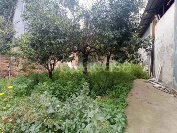 locale commerciale in vendita a Floridia