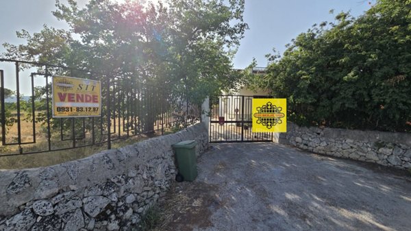 casa indipendente in vendita a Floridia