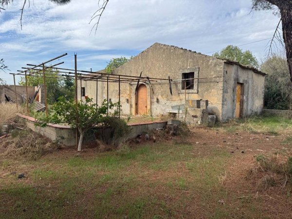 casa indipendente in vendita a Floridia
