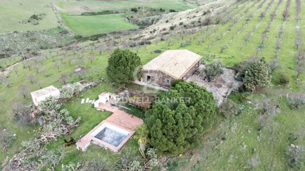casa indipendente in vendita a Francofonte