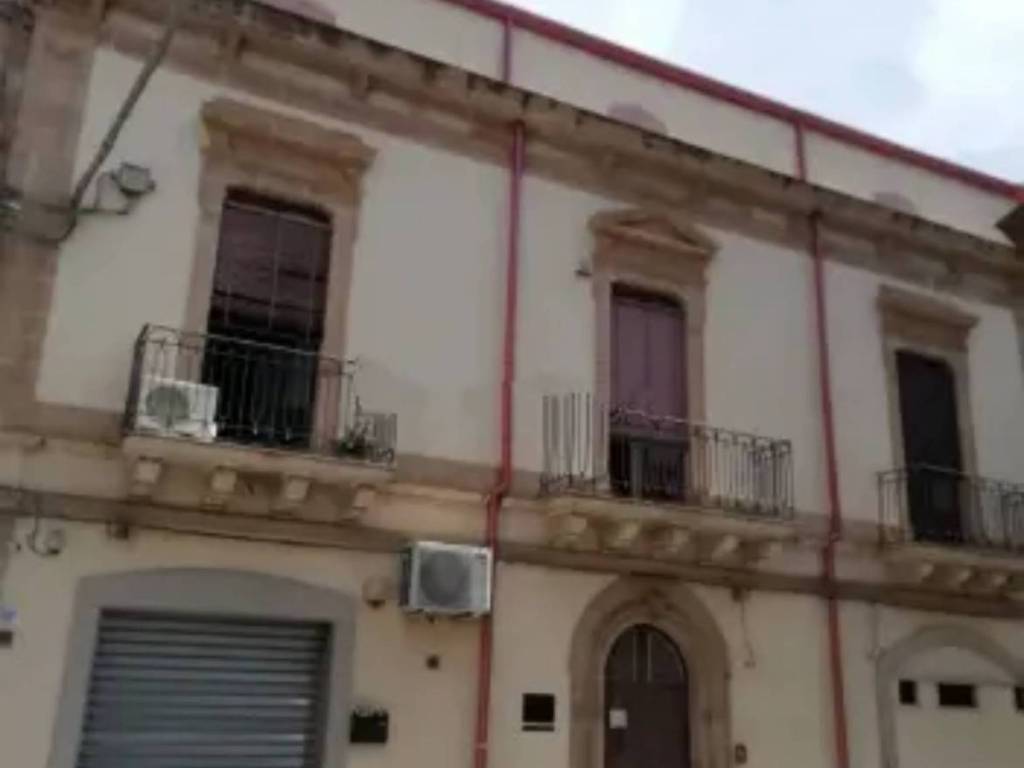 intera palazzina in vendita a Francofonte
