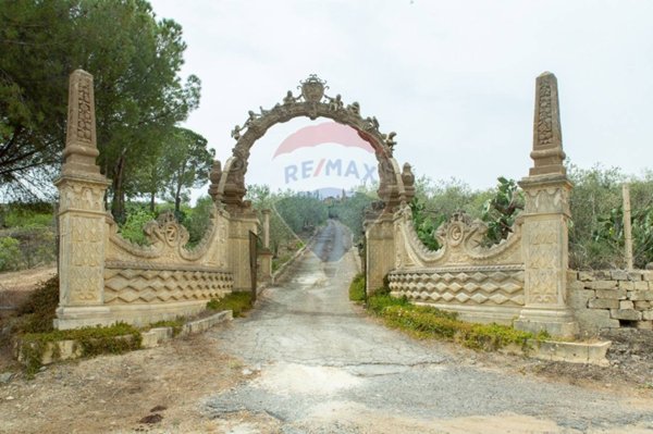 casa indipendente in vendita a Lentini