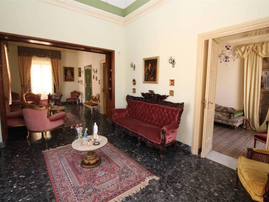 intera palazzina in vendita a Lentini