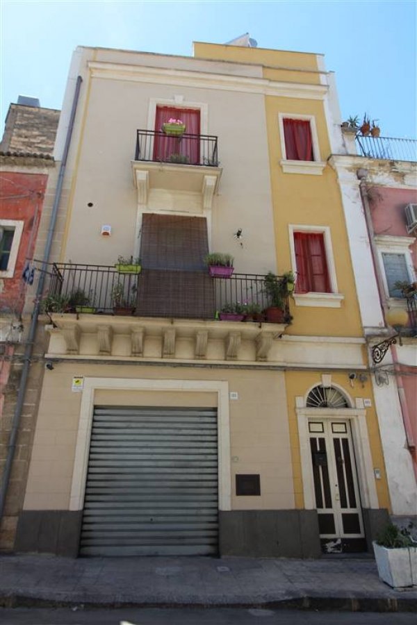 casa indipendente in vendita a Lentini