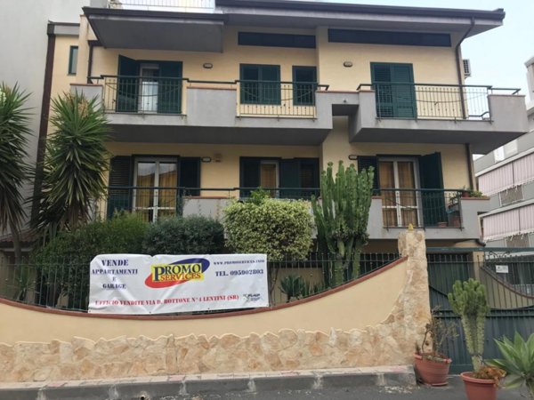 intera palazzina in vendita a Lentini
