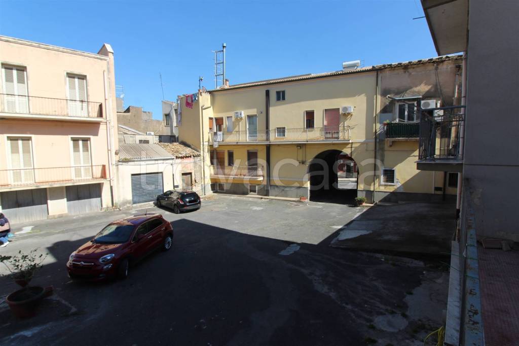 casa indipendente in vendita a Lentini