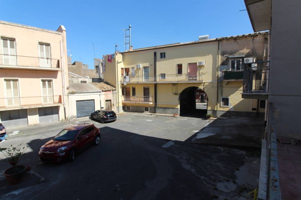 casa indipendente in vendita a Lentini