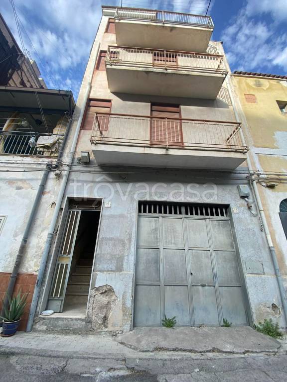 casa indipendente in vendita a Lentini