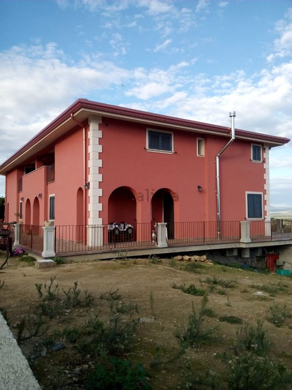 casa indipendente in vendita a Lentini