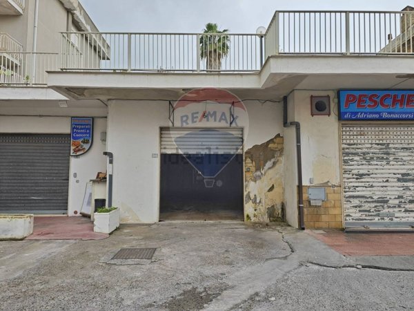 locale commerciale in vendita a Lentini