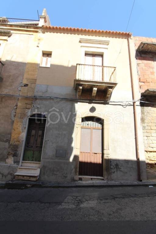 casa indipendente in vendita a Lentini