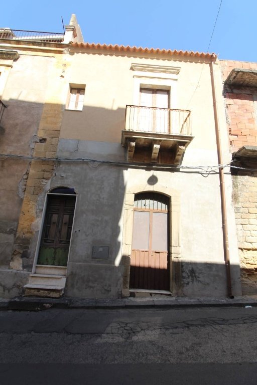 casa indipendente in vendita a Lentini