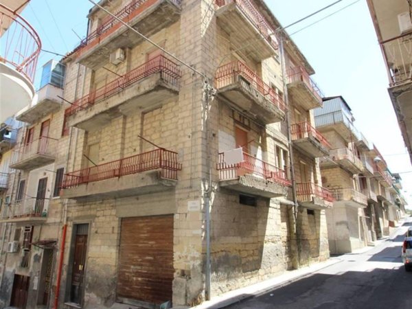 casa indipendente in vendita a Lentini