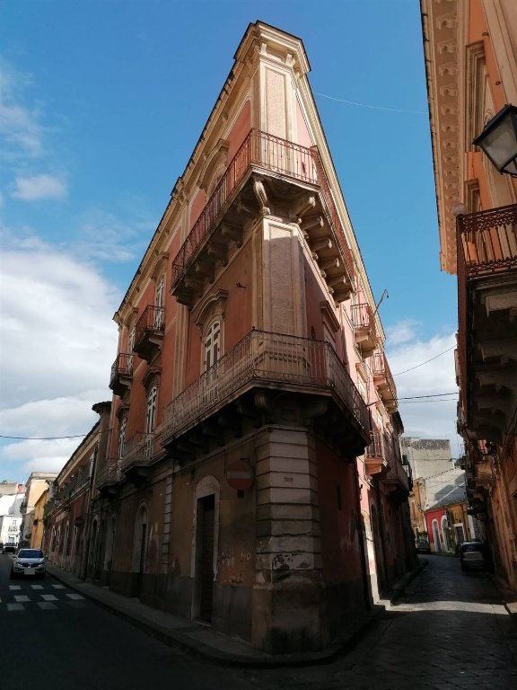 locale commerciale in vendita a Lentini