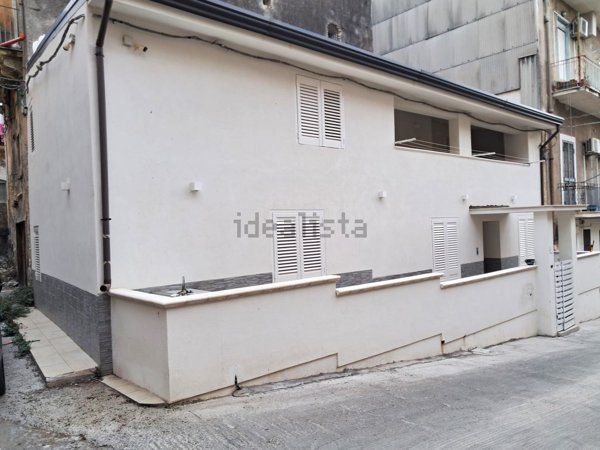 casa indipendente in vendita a Lentini
