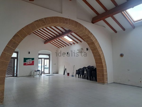 locale commerciale in vendita a Lentini
