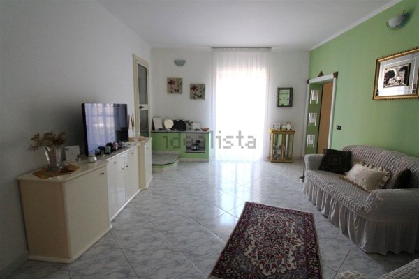 casa indipendente in vendita a Lentini