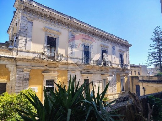 casa indipendente in vendita a Lentini