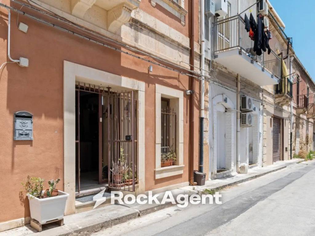 casa indipendente in vendita a Lentini