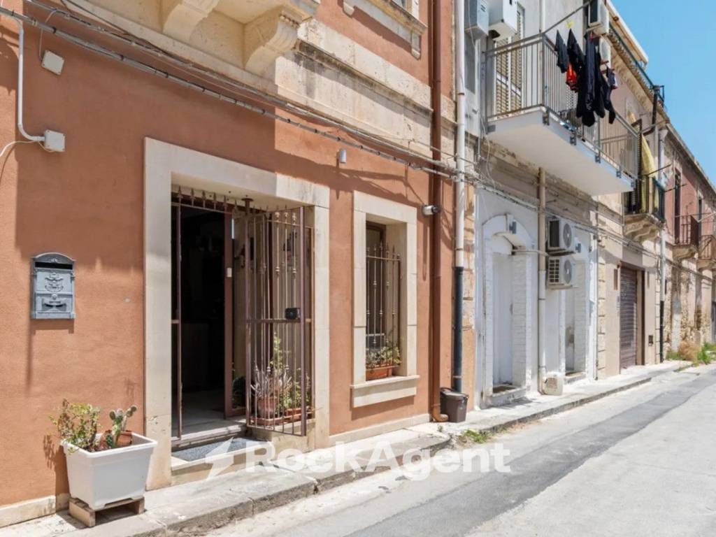 casa indipendente in vendita a Lentini