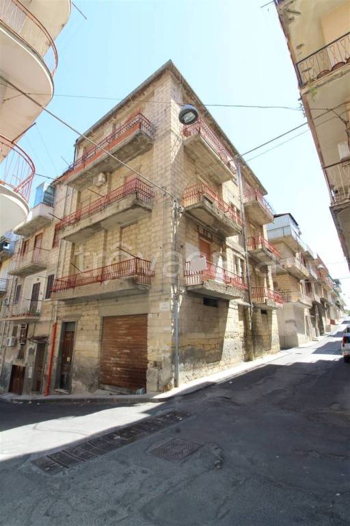 casa indipendente in vendita a Lentini