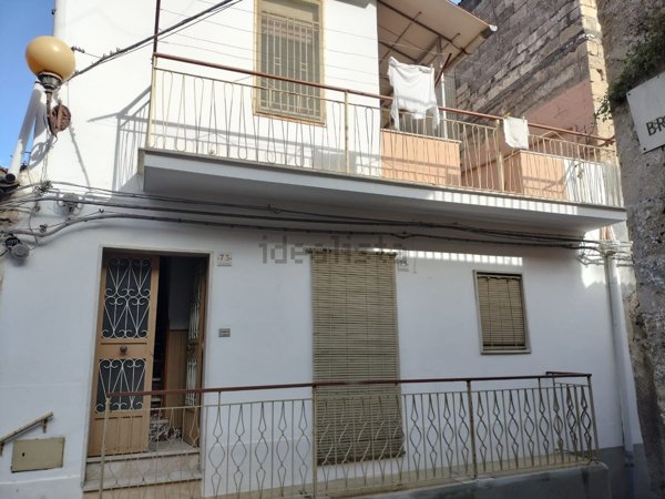 casa indipendente in vendita a Lentini